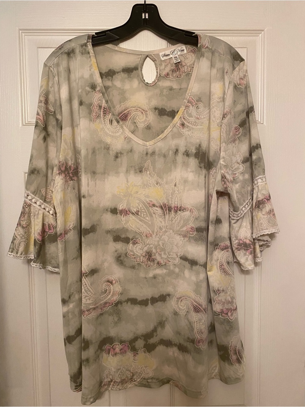 Stem & Vine Green Paisley V-Neck Bell Sleeve Top 3x